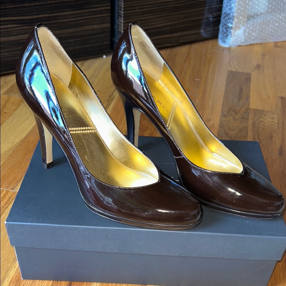 Tahari Lolly Brown mini-platform Heels Classic Pumps